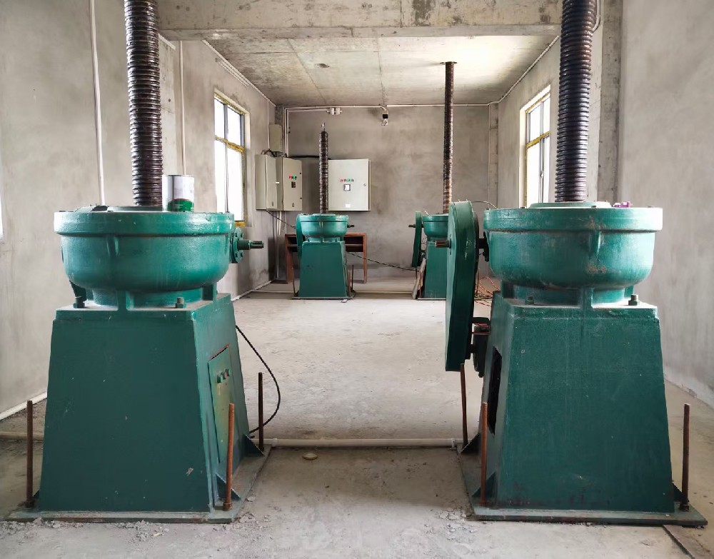 螺桿啟閉機(jī)安裝現(xiàn)場(chǎng)